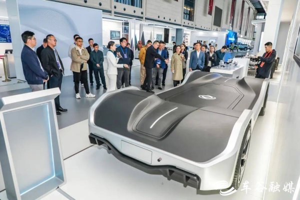 景逸策略 武汉理工大学校友考察武汉经开区 点赞产业创新与科技创新融合发展